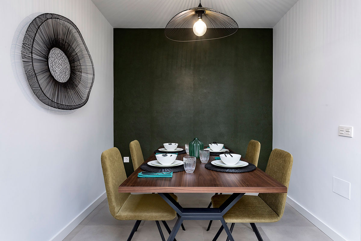 Pared verde en comedor de casa las norias
